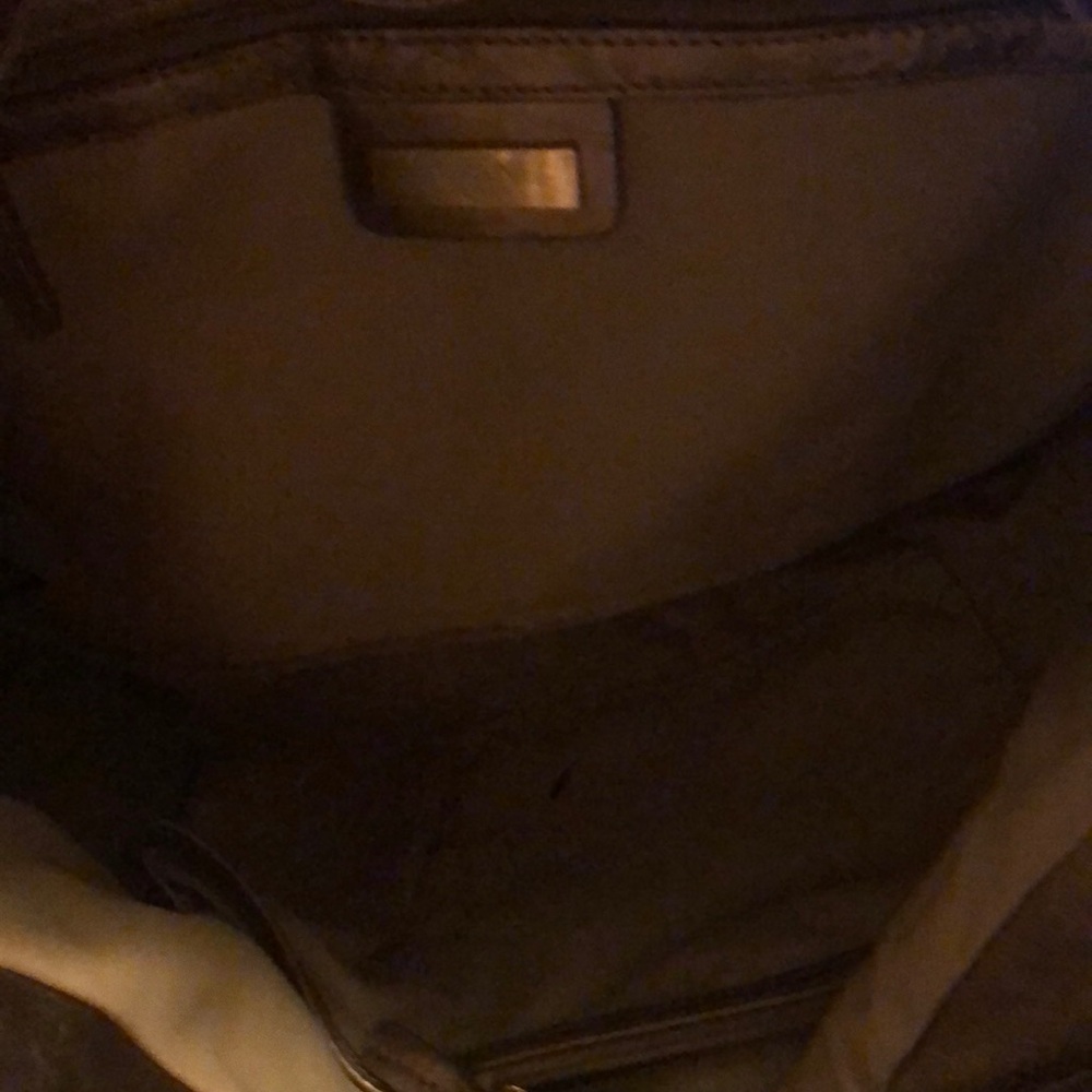 A handbag - Picture 5 of 8